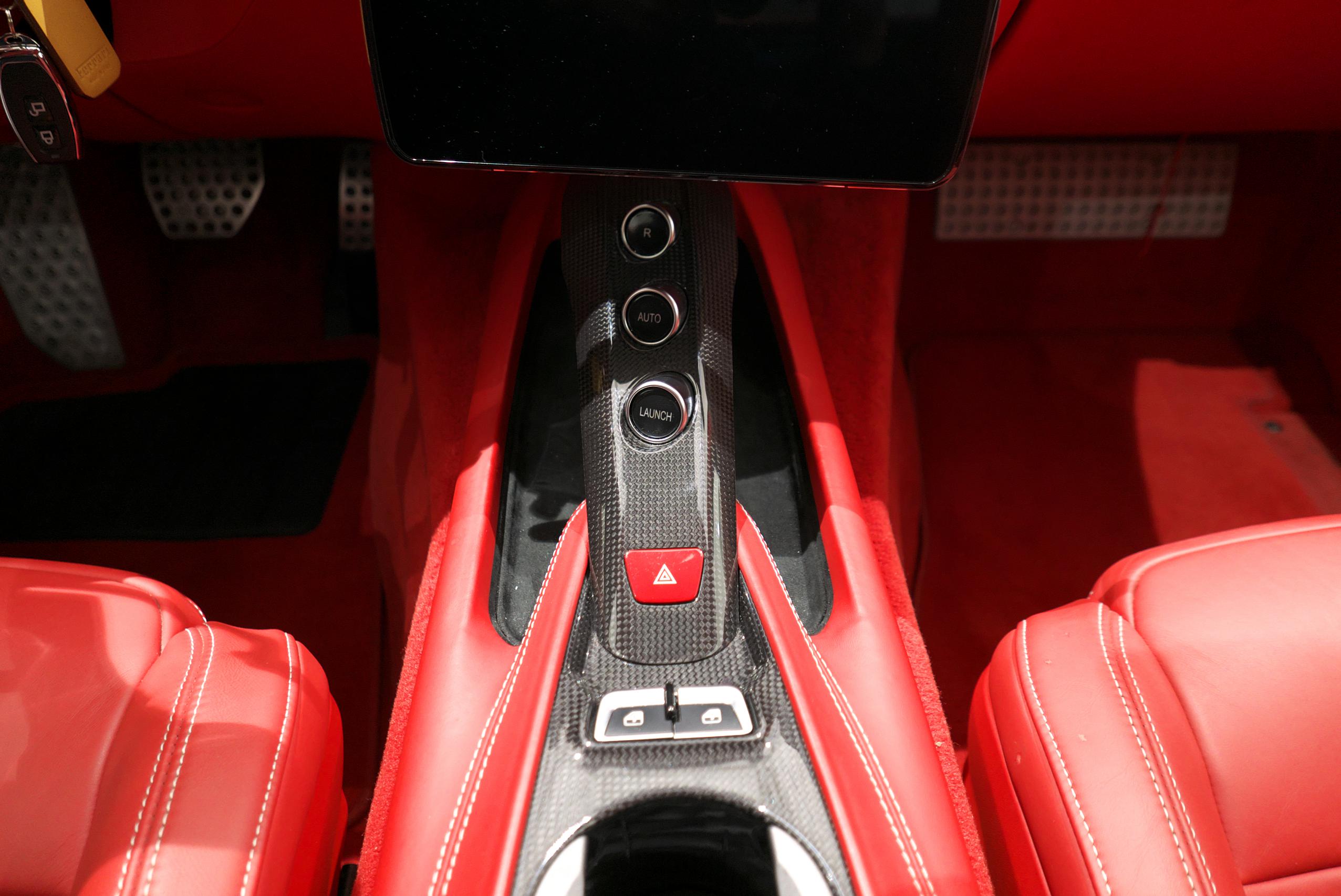 フェラーリ F12 ベルリネッタ センターブリッジ