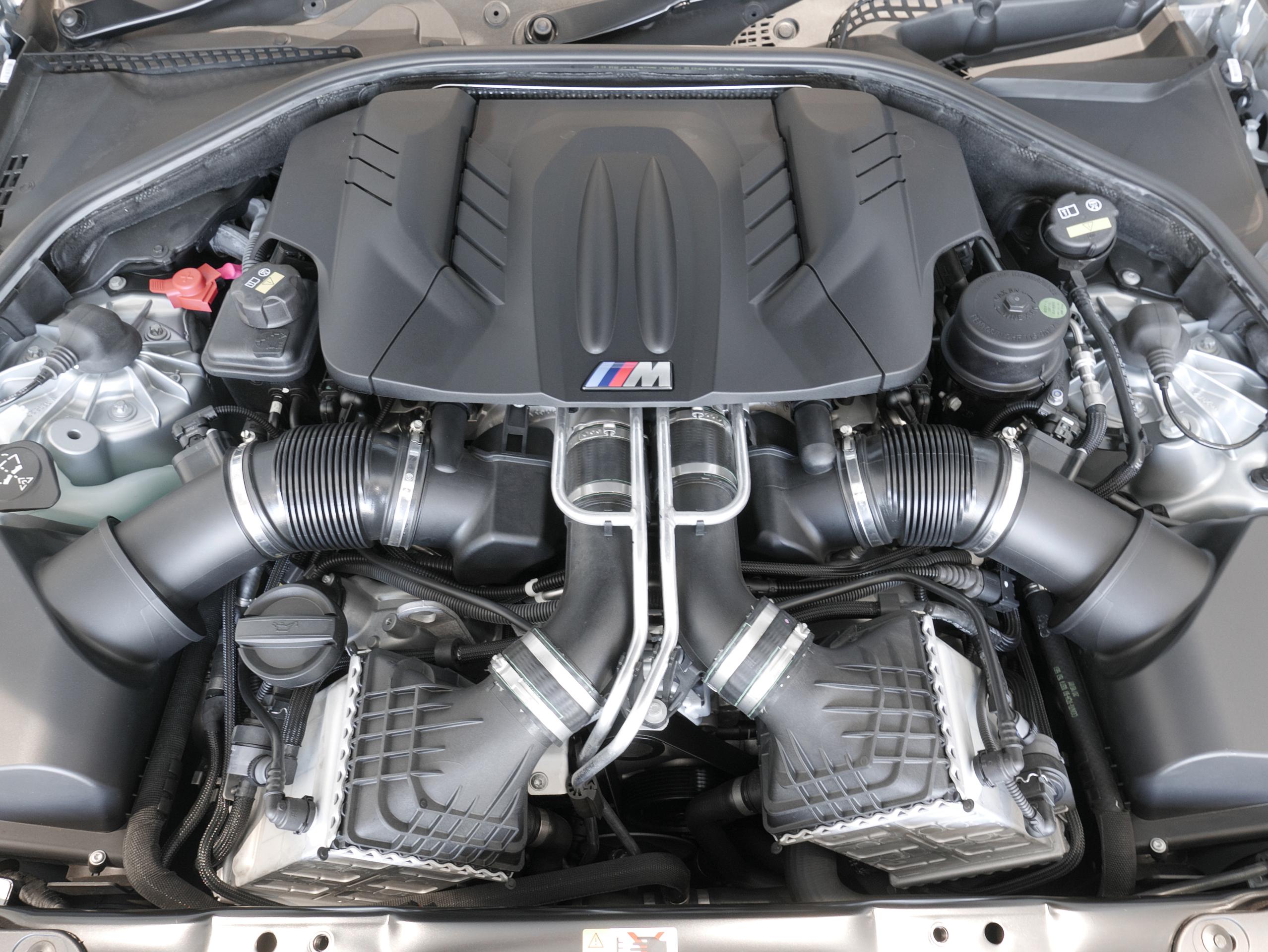 BMW F10 M5 インディヴィジュアル V8 エンジン