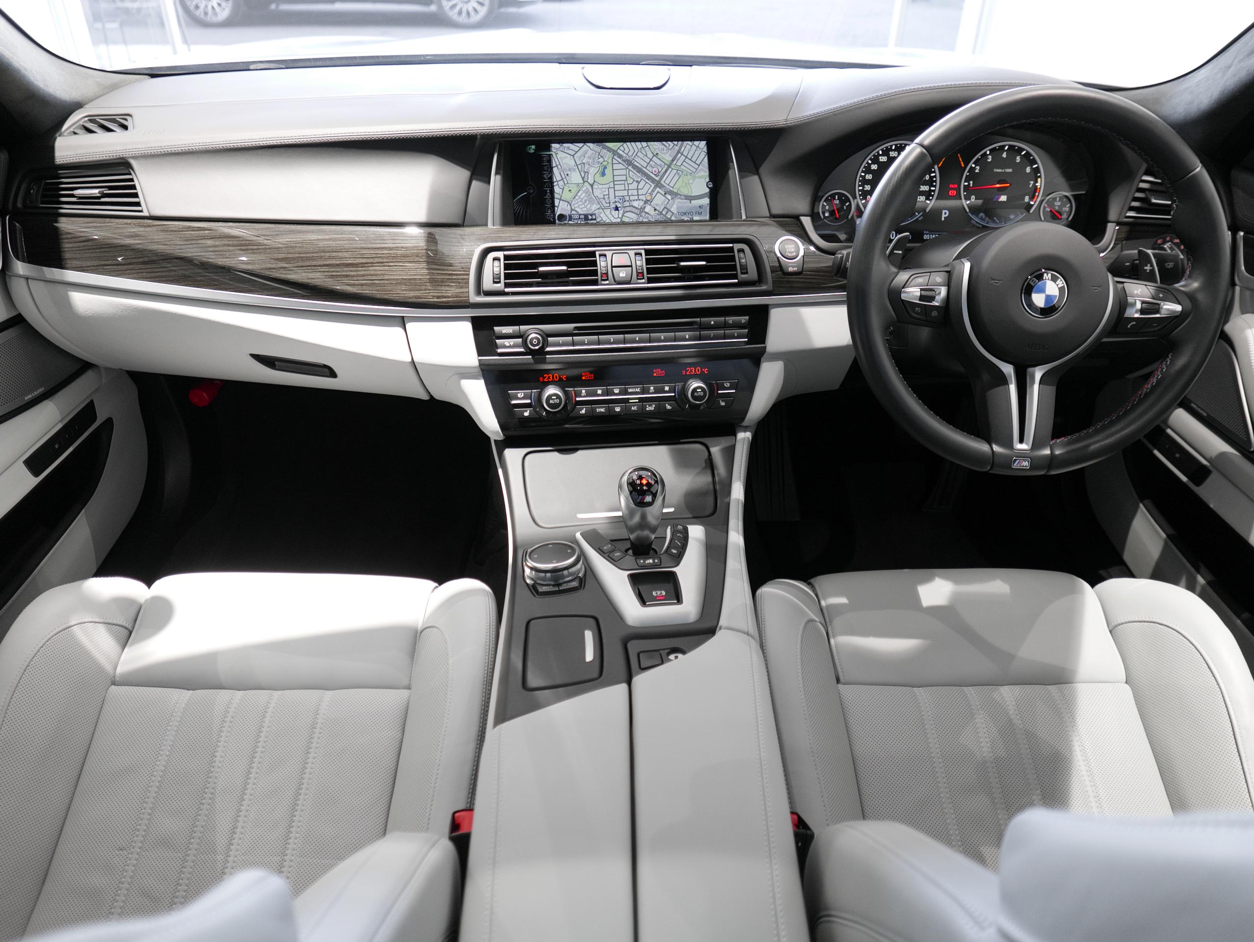 BMW F10 M5 インディヴィジュアル 内装
