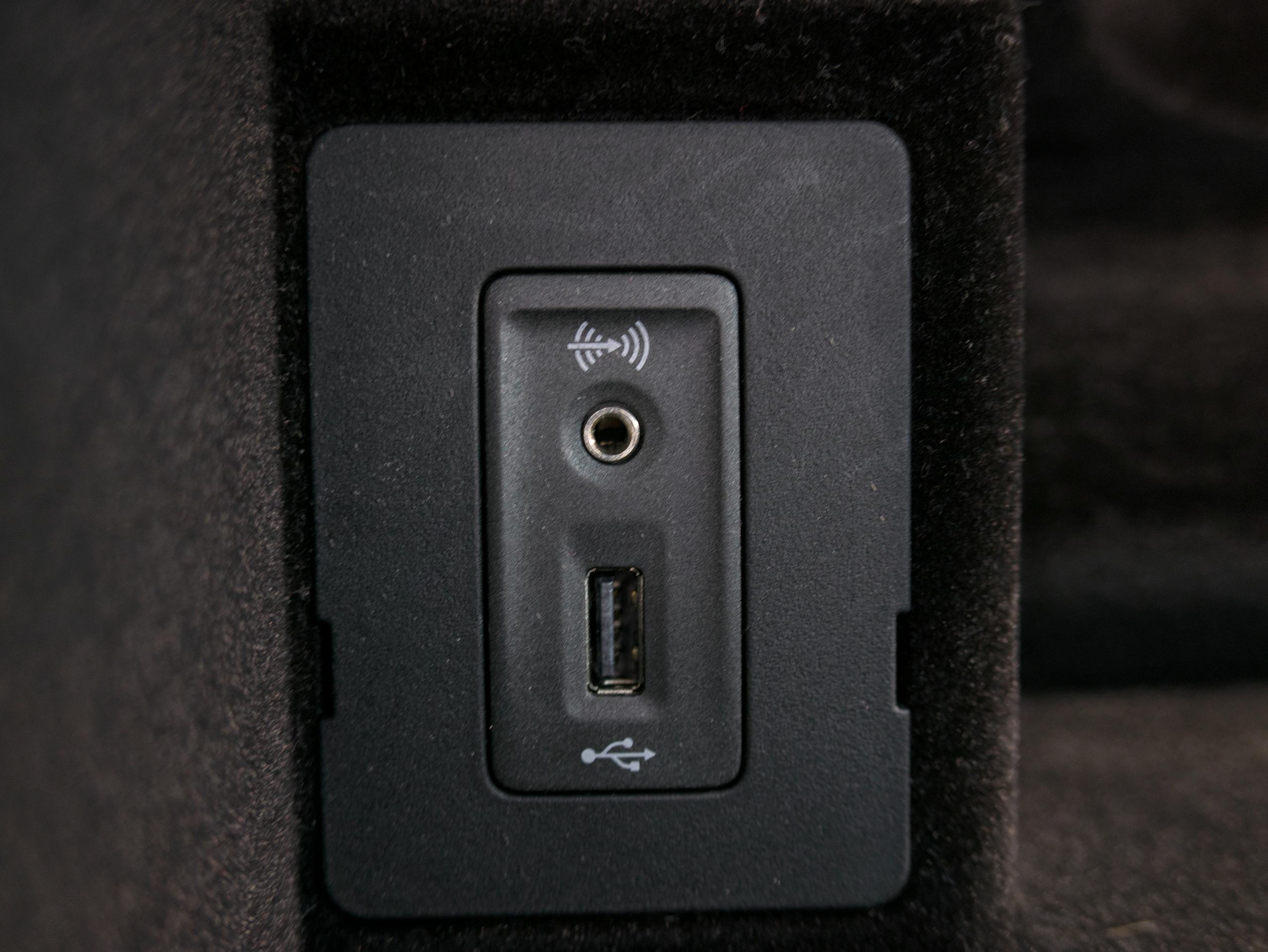 ポルシェ 911 カレラ4S 991 USBポート
