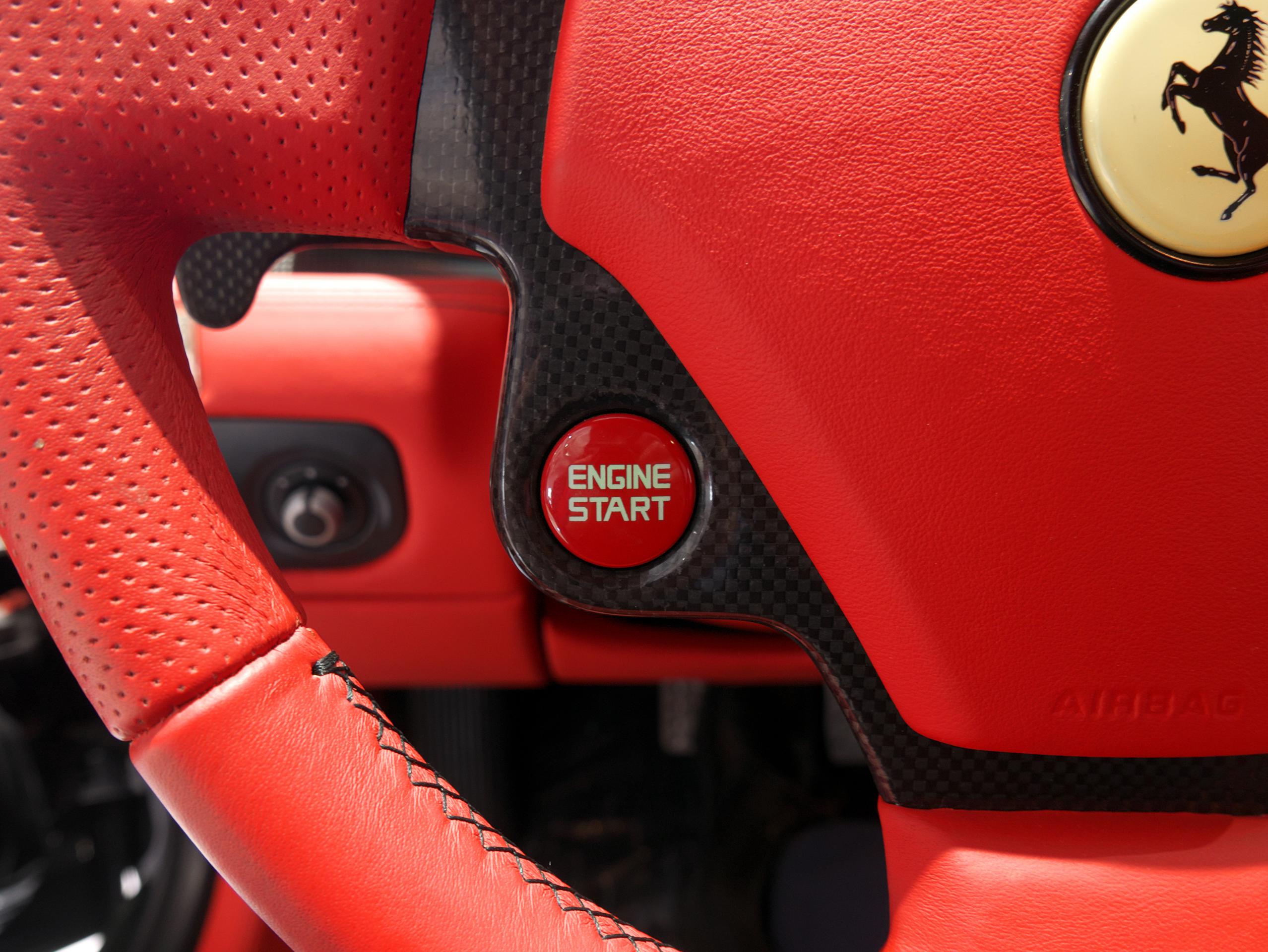 フェラーリ 599 F1 スタートボタン