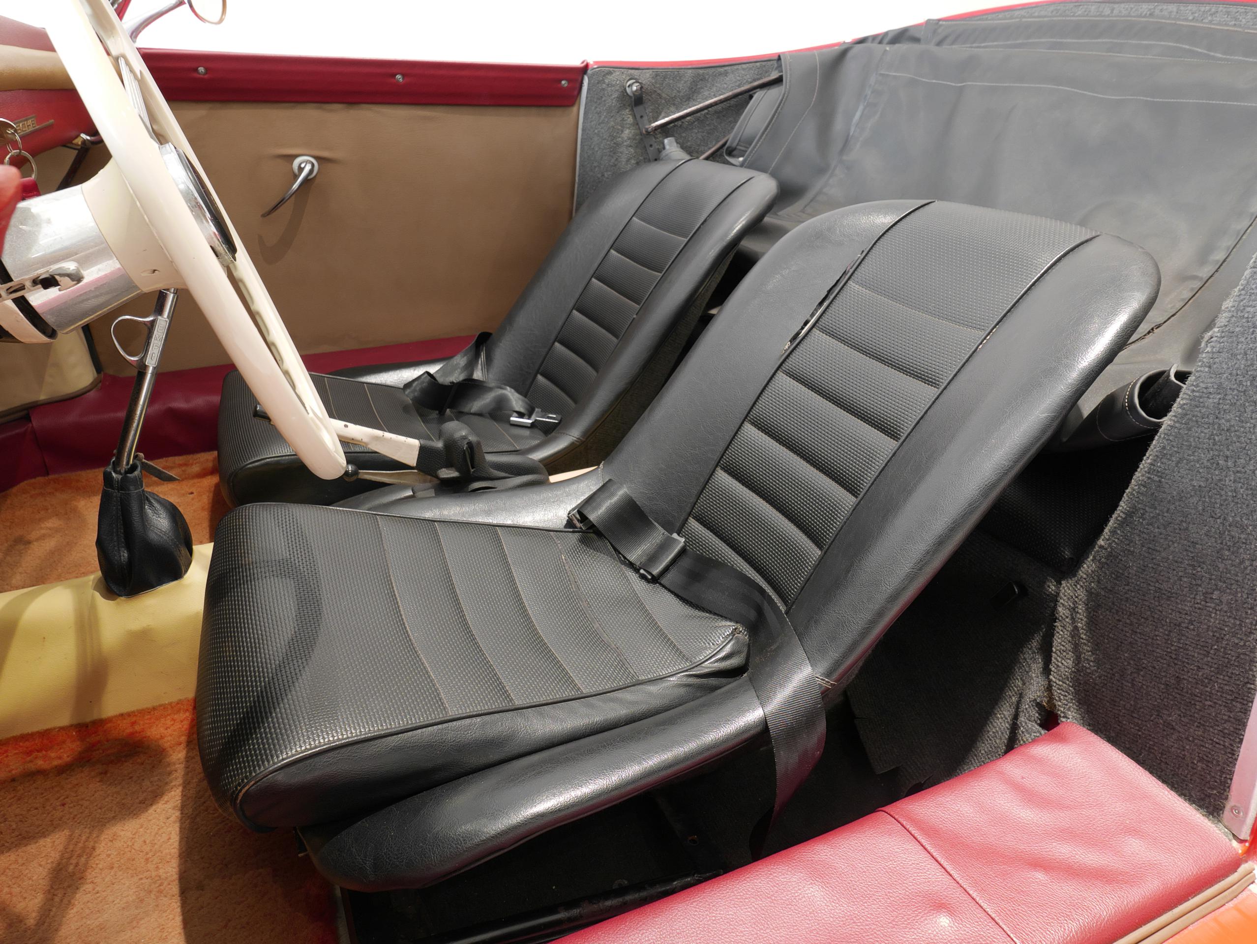 ポルシェ 356スピードスター レプリカ 運転席シート
