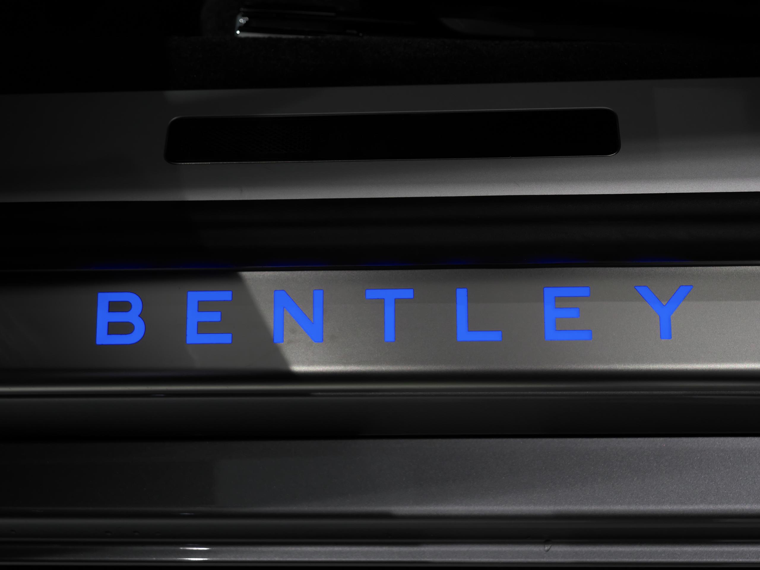 ベントレー コンチネンタルGT V8 サイドシルプレート
