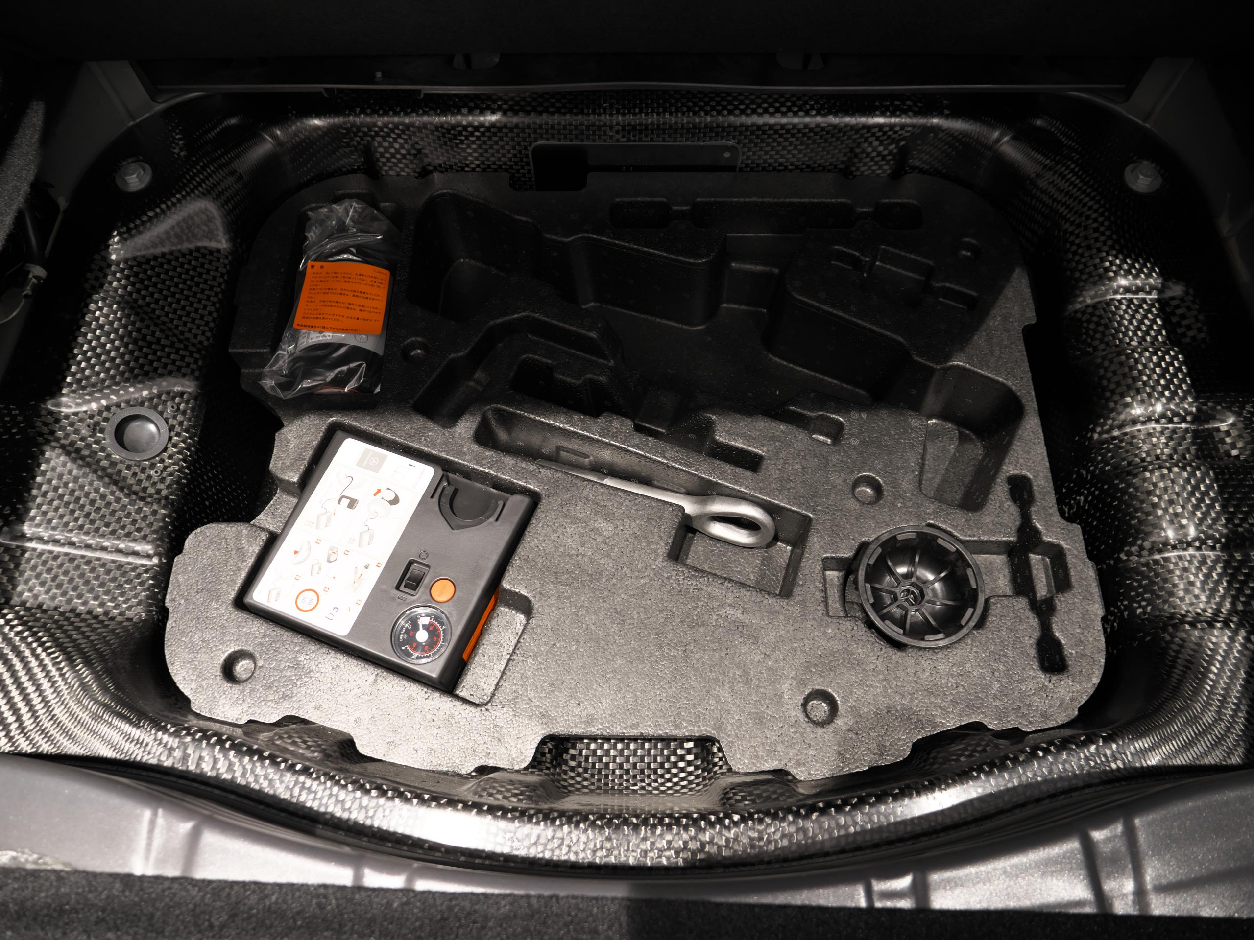 メルセデスAMG S63 ロング トランク下スペース