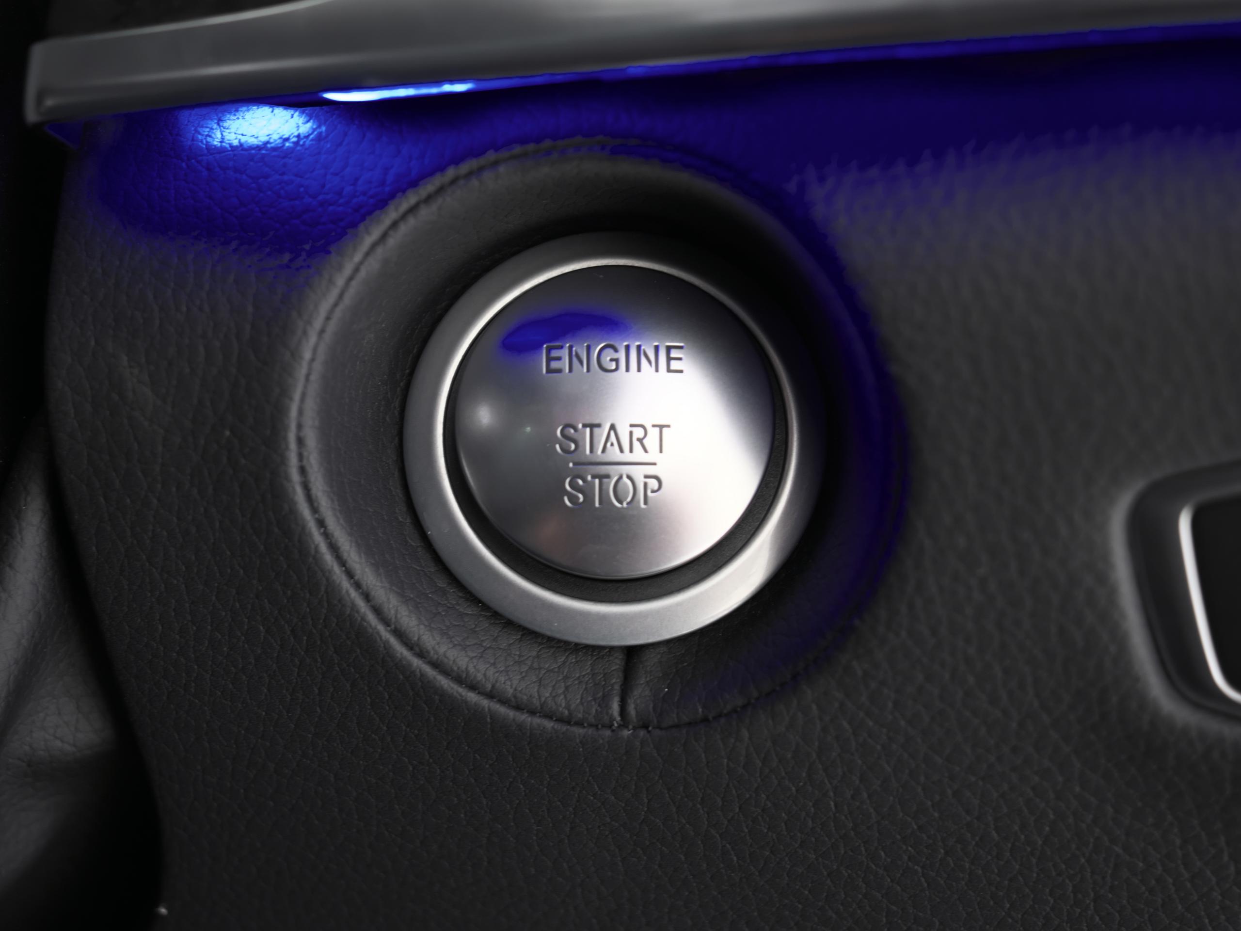 メルセデスベンツ Sクラス S550ロング AMGライン エンジンスタートボタン