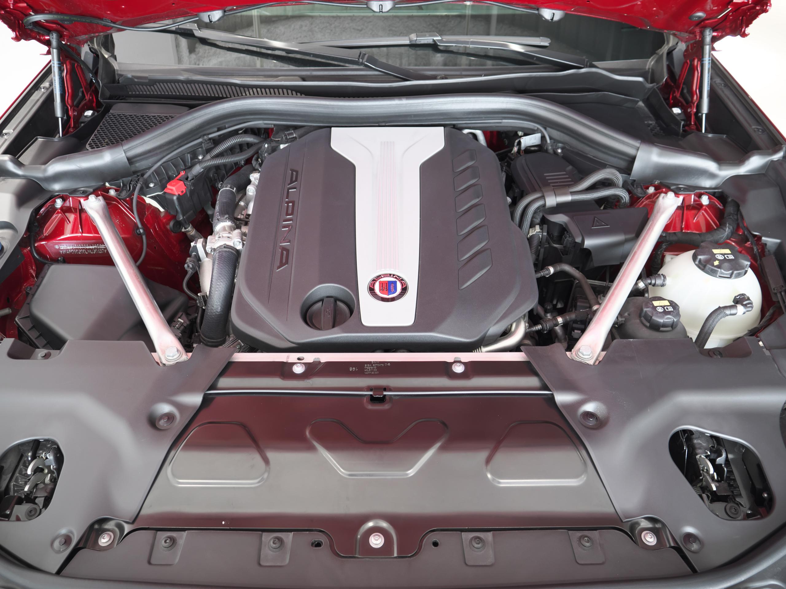 BMWアルピナ XD4 アルラット フラメンコレッド 直6ディーゼルエンジン