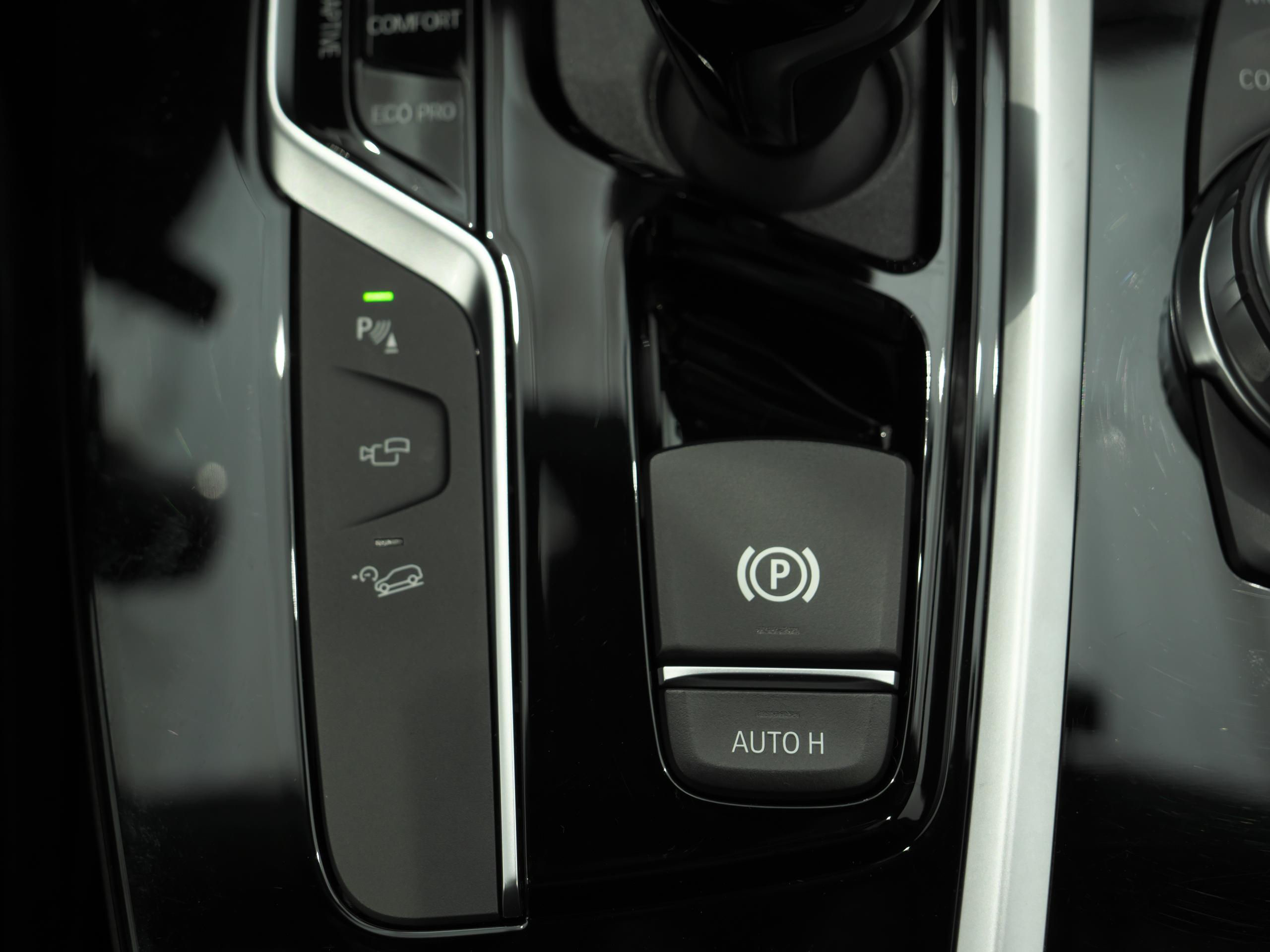 BMWアルピナ XD4 アルラット フラメンコレッド 電動パーキングブレーキスイッチ
