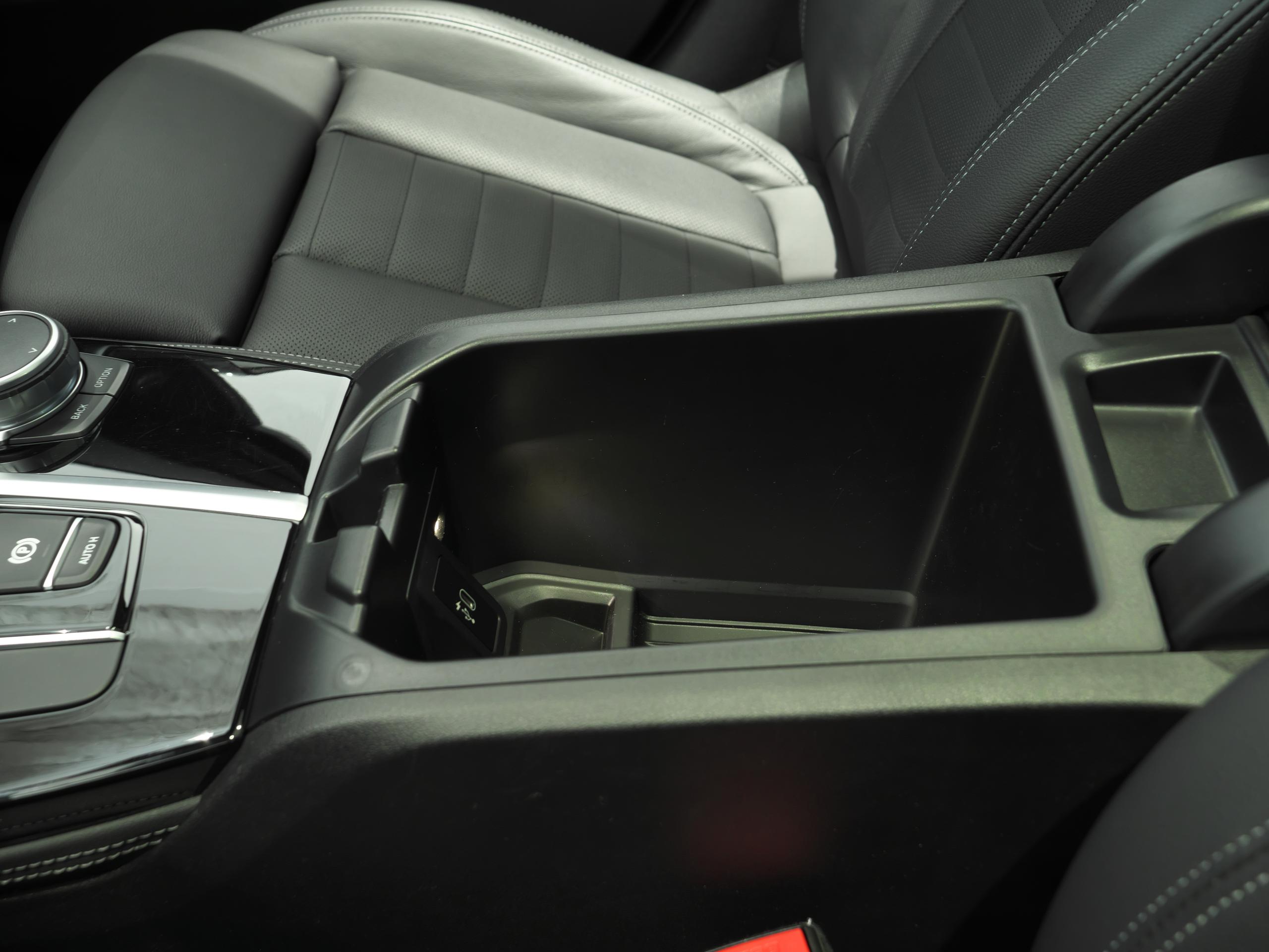 BMWアルピナ XD4 アルラット フラメンコレッド センターコンソールボックス