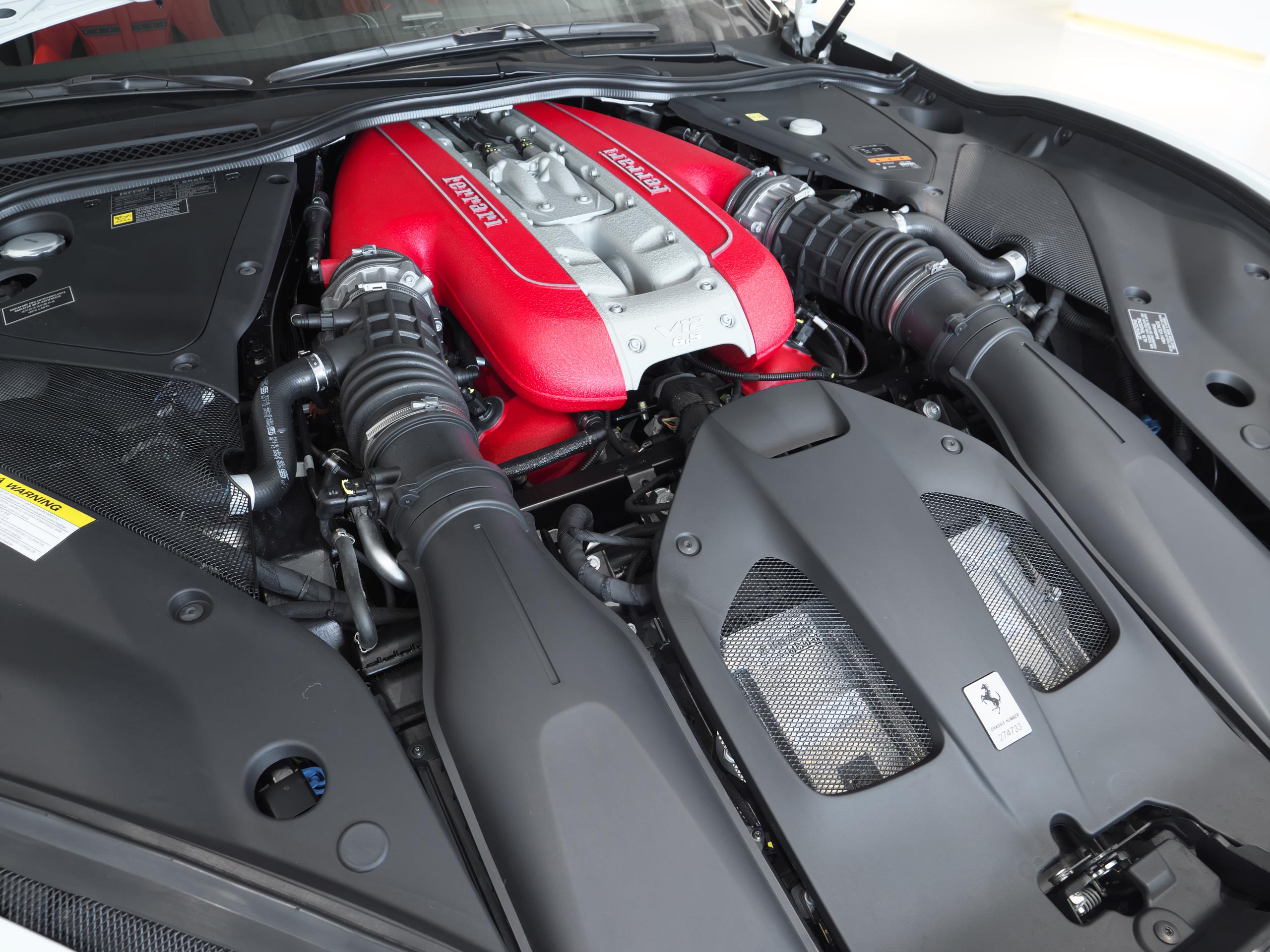 フェラーリ 812GTS ビアンコアヴス V12エンジン