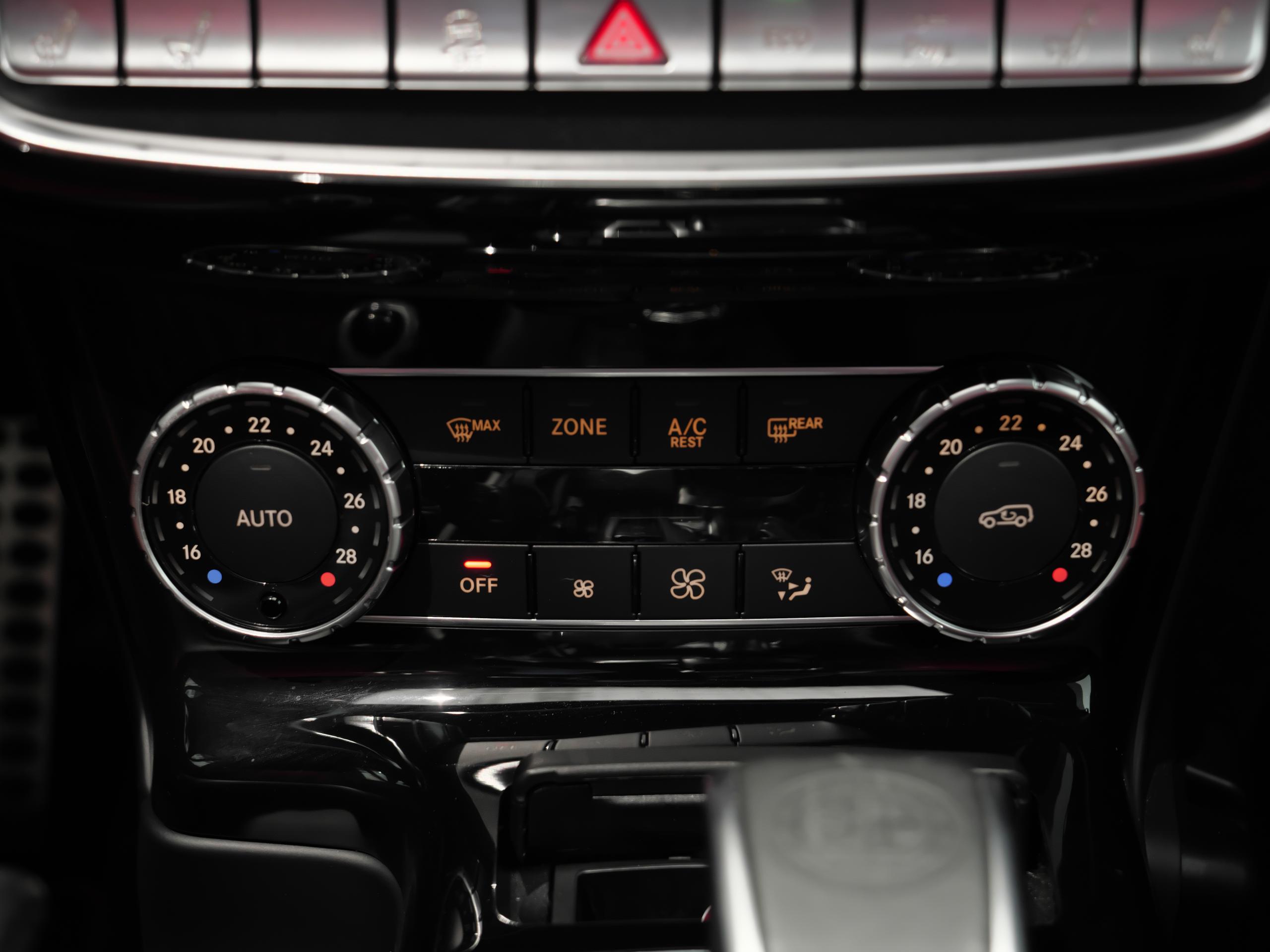 メルセデスベンツ Gクラス G63 AMG ロング デジーノミスティックホワイト エアコン操作パネル