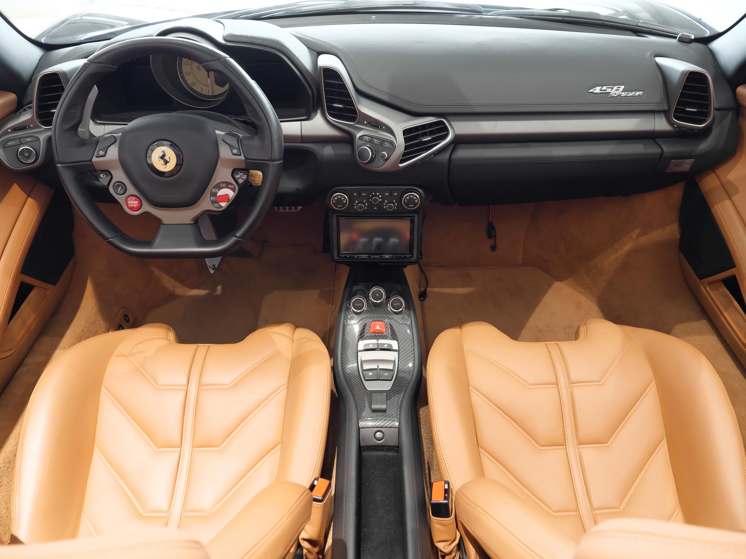 フェラーリ 458スパイダー ネロデイトナ 内装