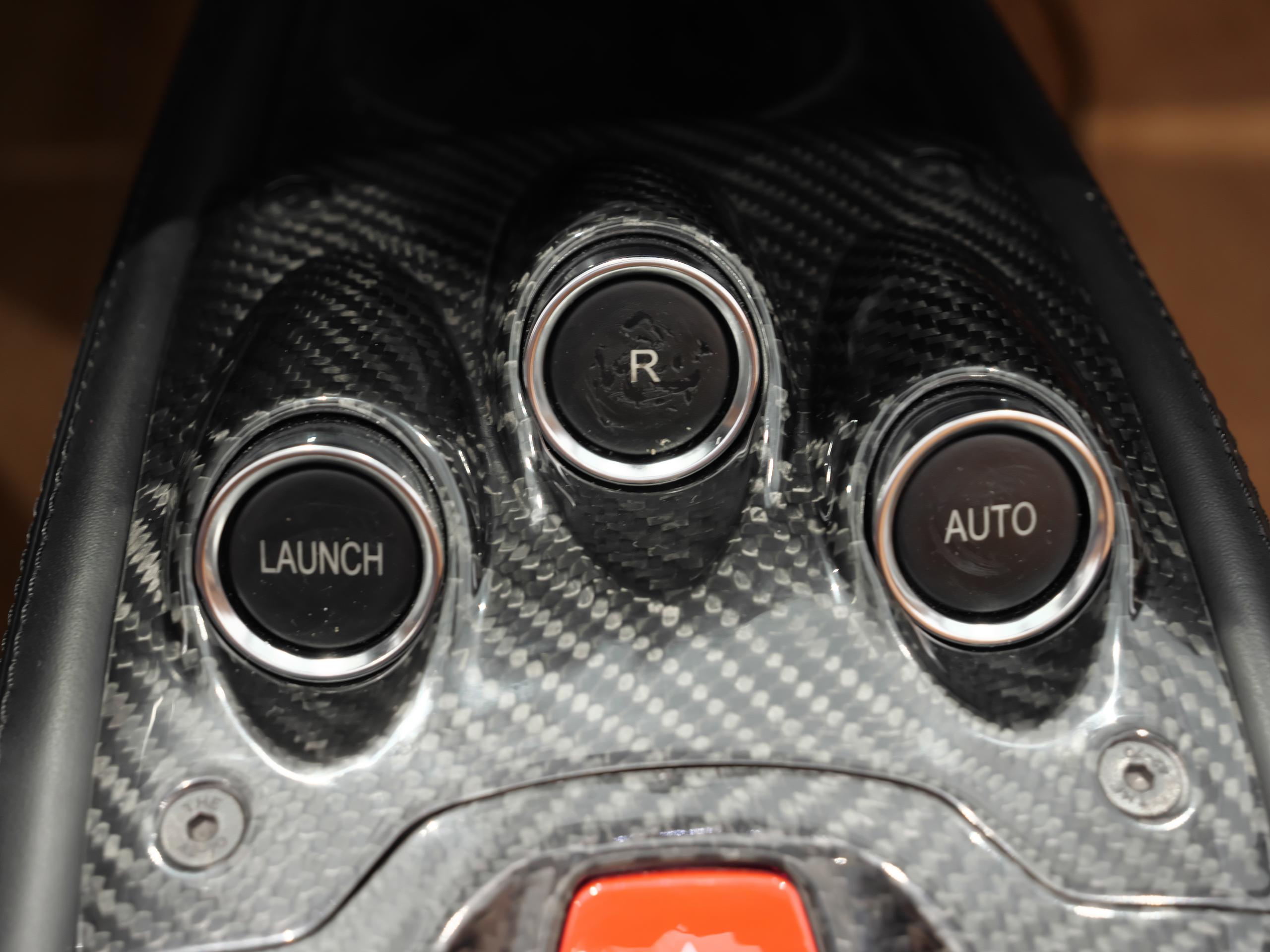 フェラーリ 458スパイダー ネロデイトナ F1 シフトボタン
