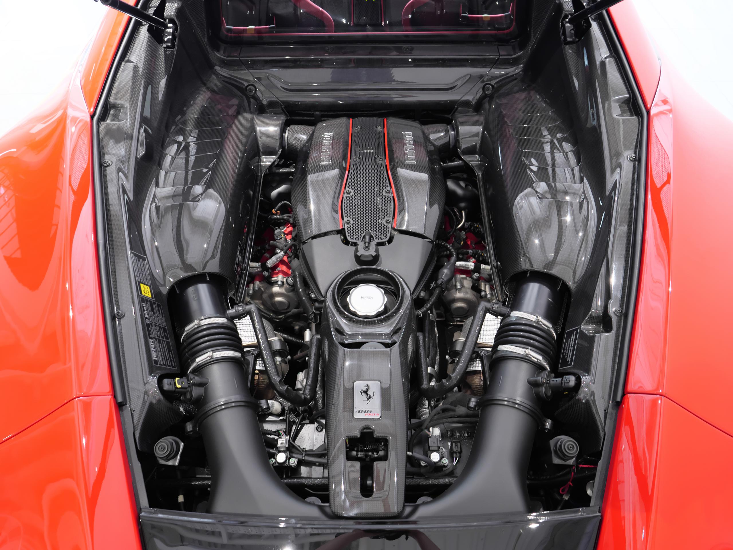 フェラーリ 488ピスタ V8エンジン