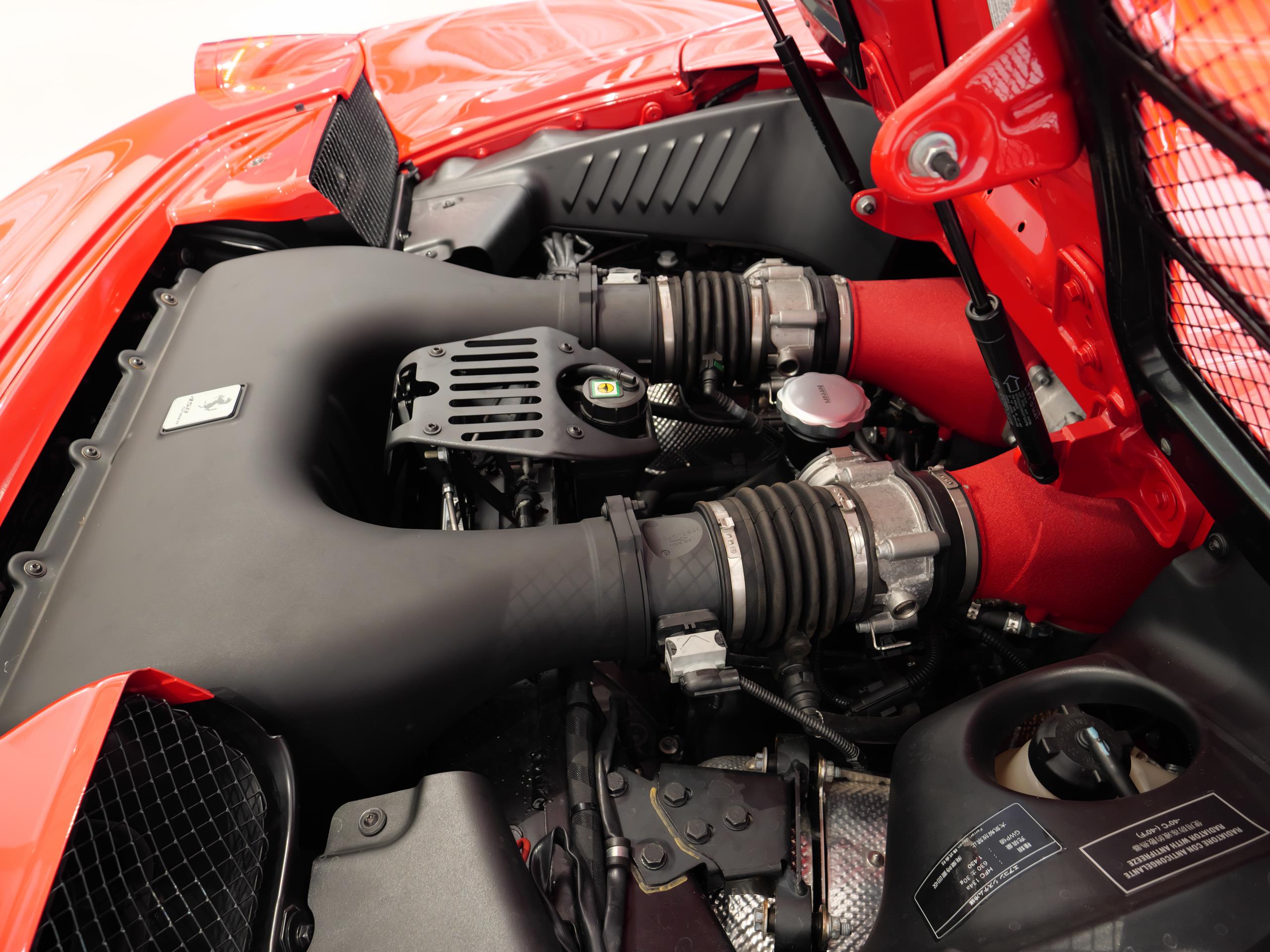 フェラーリ 458 スパイダー ロッソコルサ エンジン