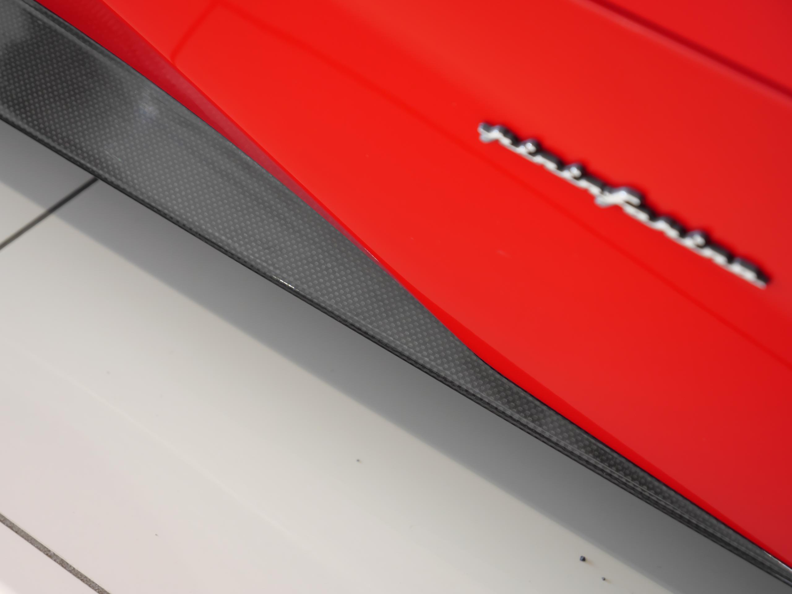 フェラーリ 458 スパイダー ロッソコルサ カーボンファイバーアウターシルカバー