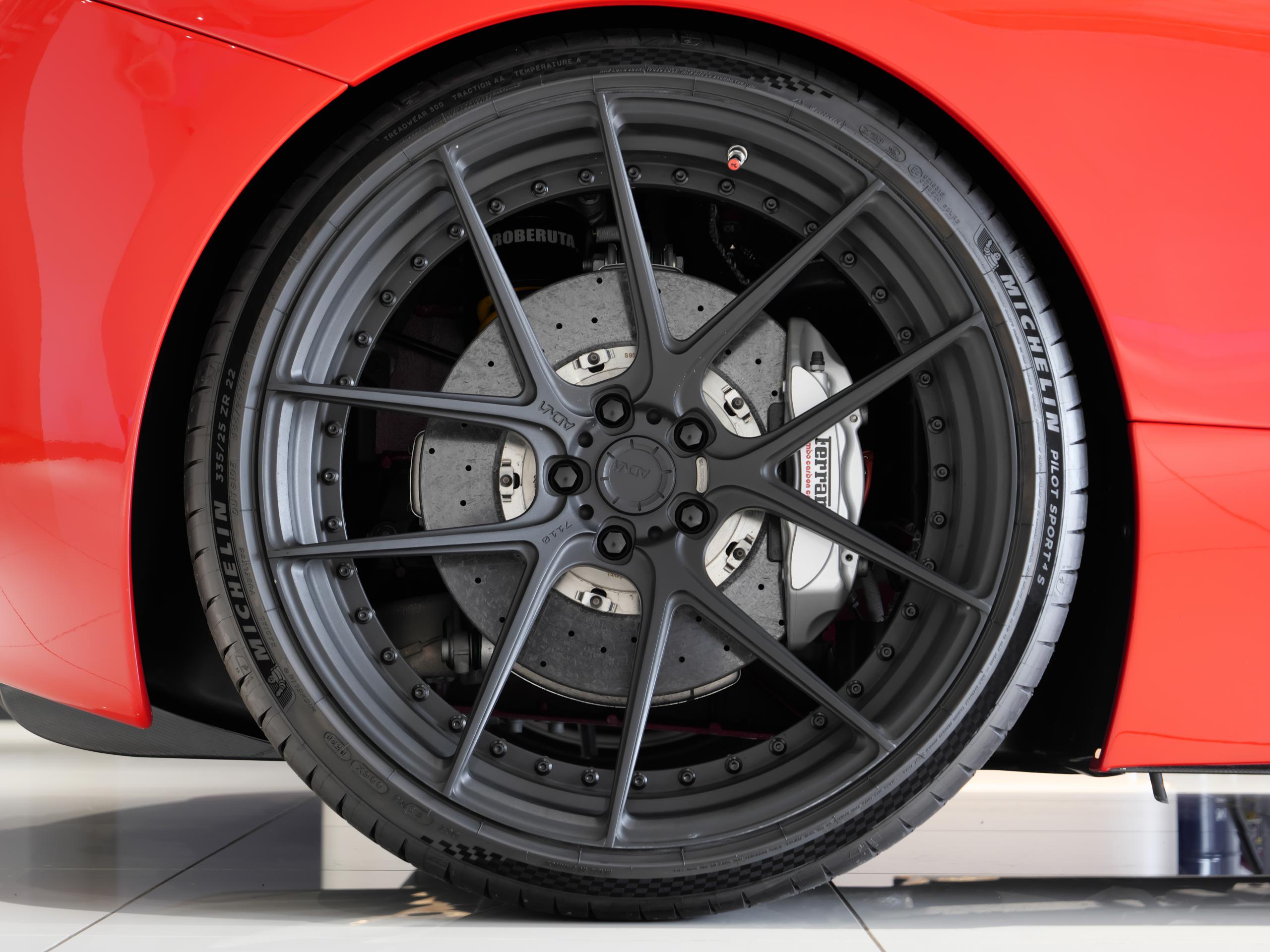 フェラーリ 458 スパイダー ロッソコルサ 右リアホイール