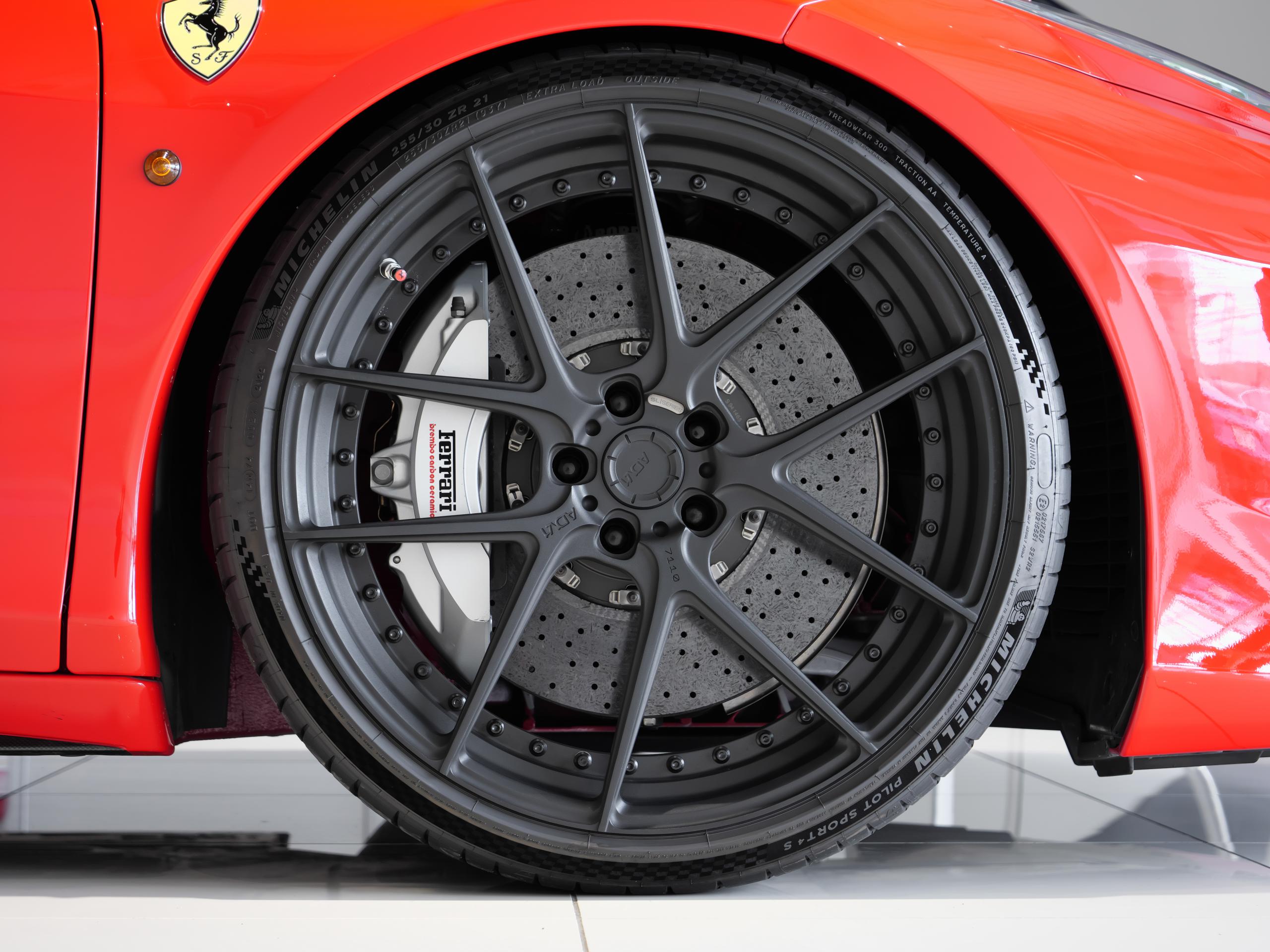 フェラーリ 458 スパイダー ロッソコルサ 右フロントホイール