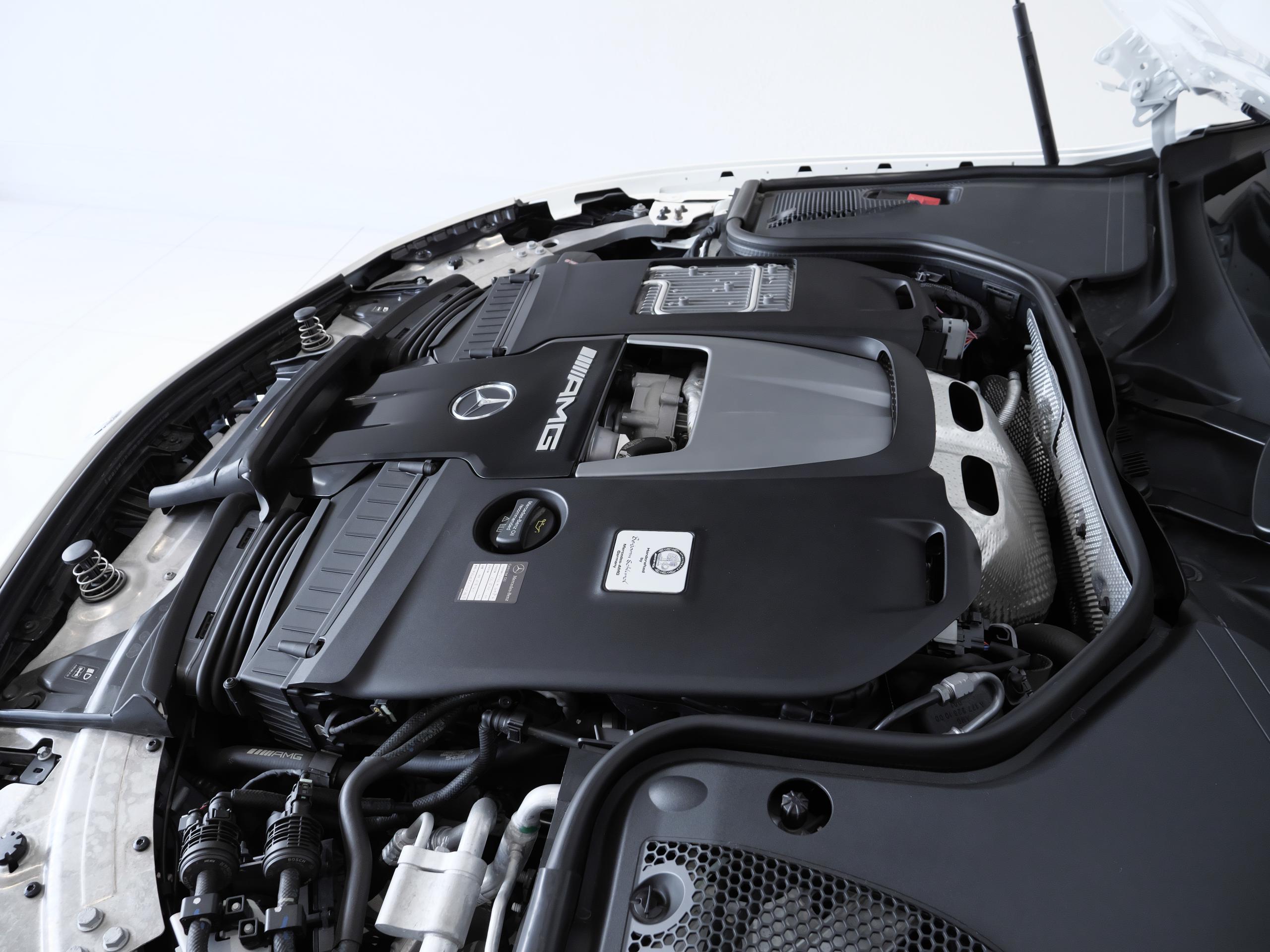 メルセデスAMG E63 S 4MATIC+ ステーションワゴン エンジン