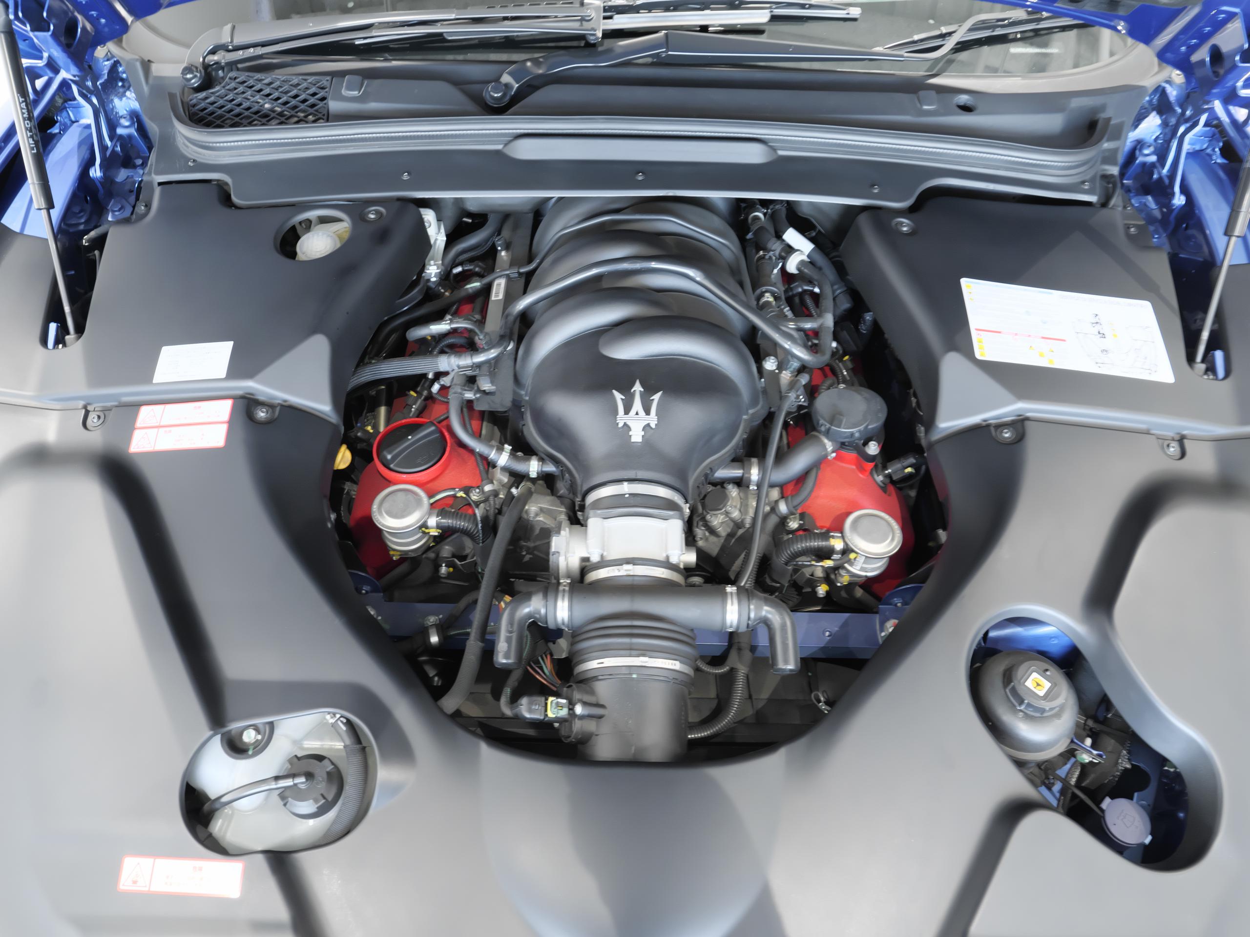 マセラティ グラントゥーリズモ スポーツ MCオートシフト 4.7L NAエンジン