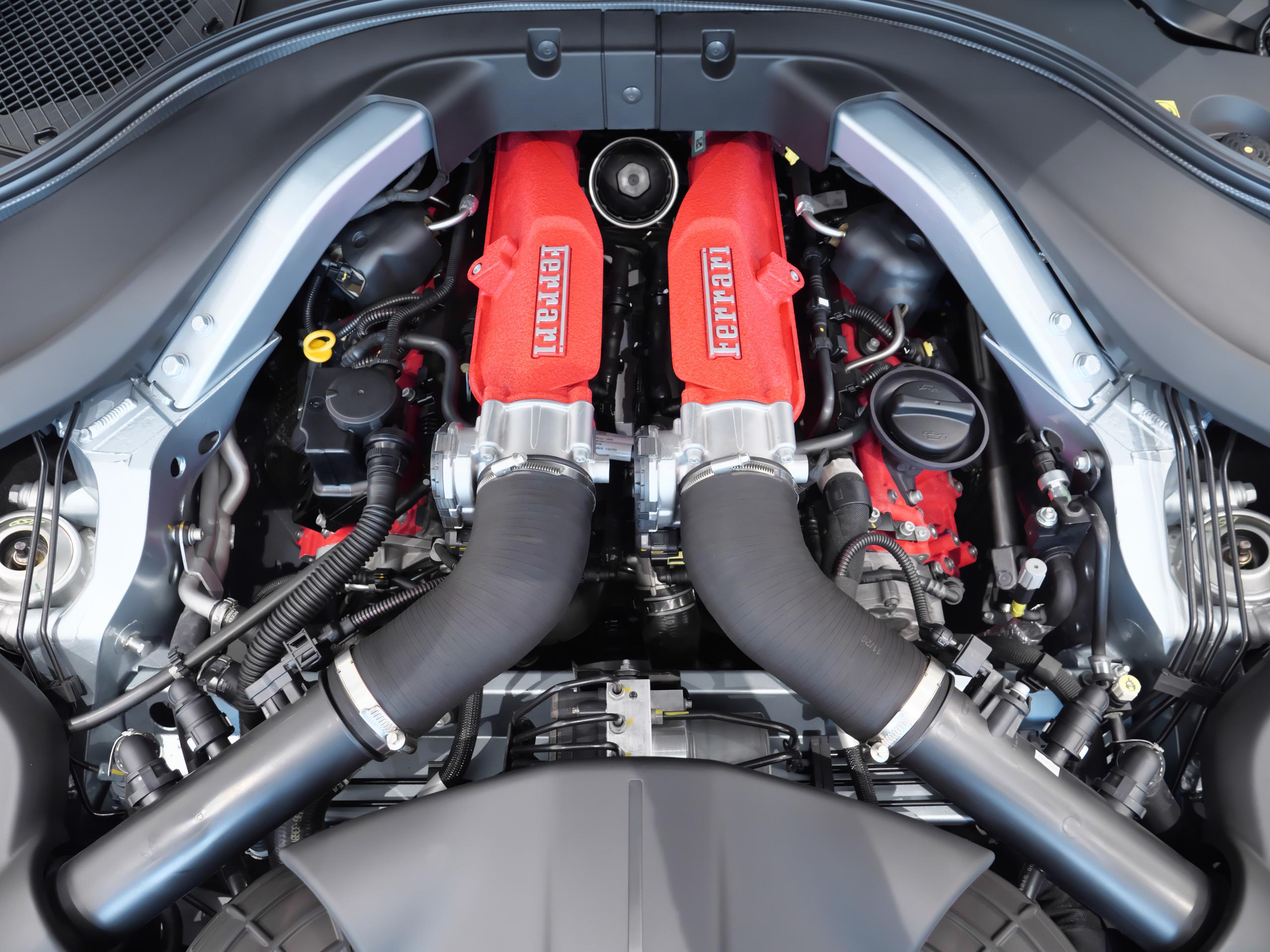 フェラーリ ローマ V8エンジン