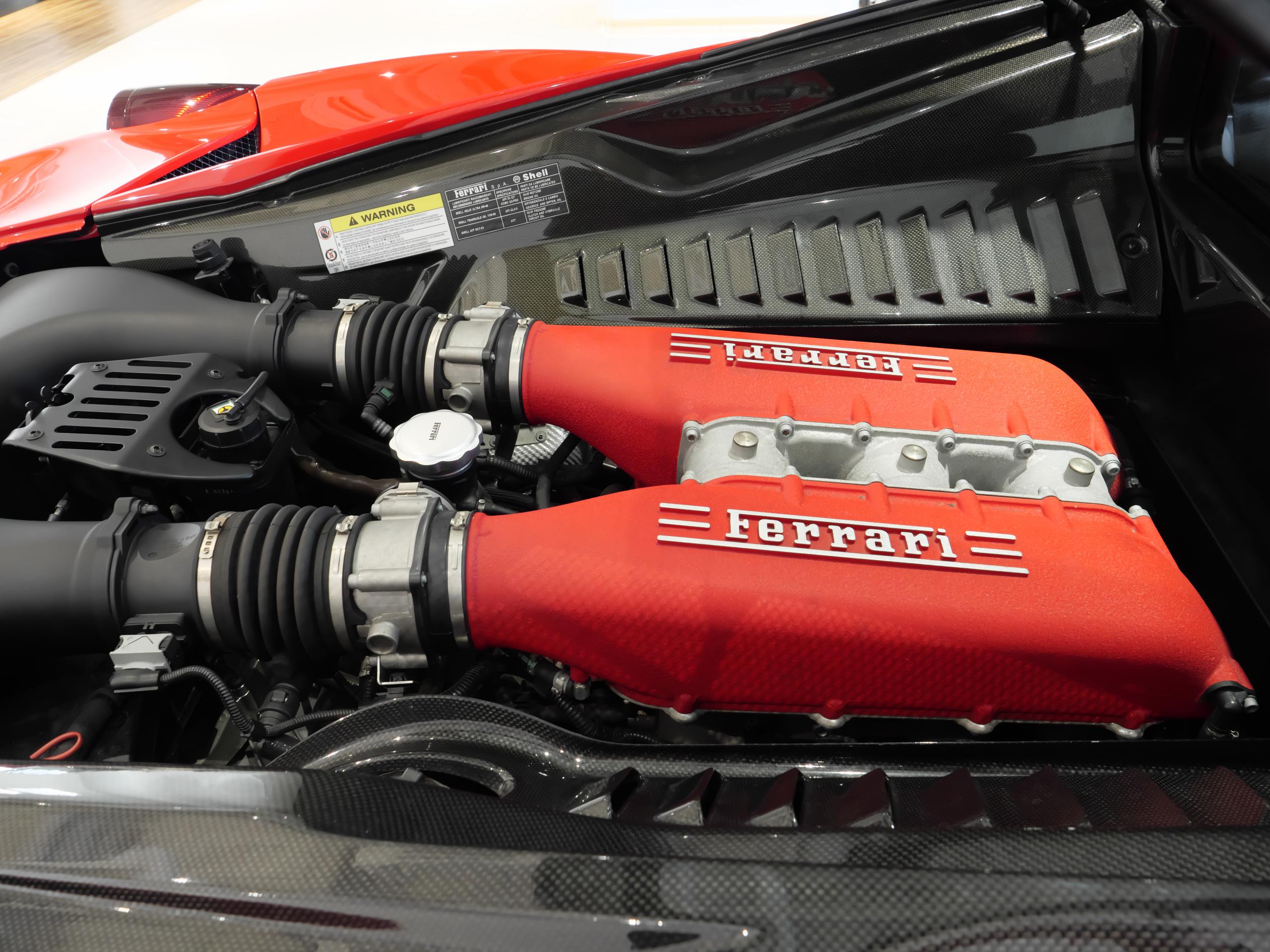 フェラーリ 458 イタリア ロッソコルサ エンジン