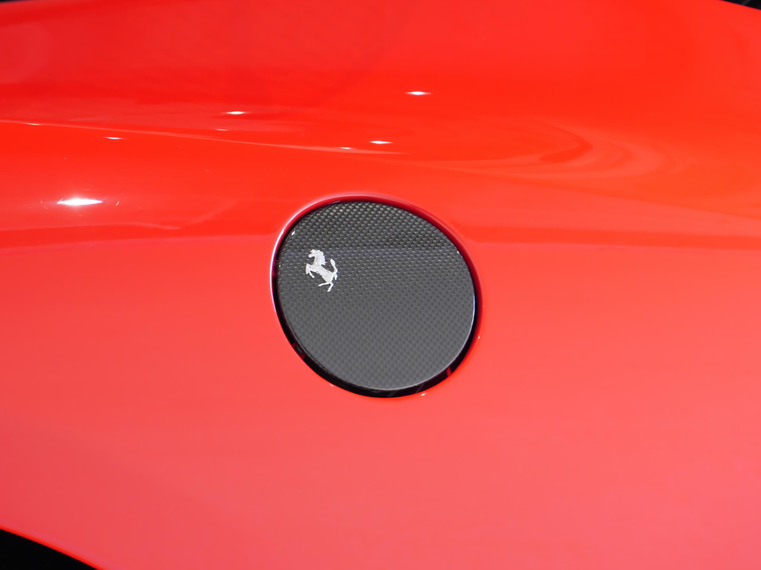 フェラーリ 458 イタリア ロッソコルサ カーボン給油口カバー