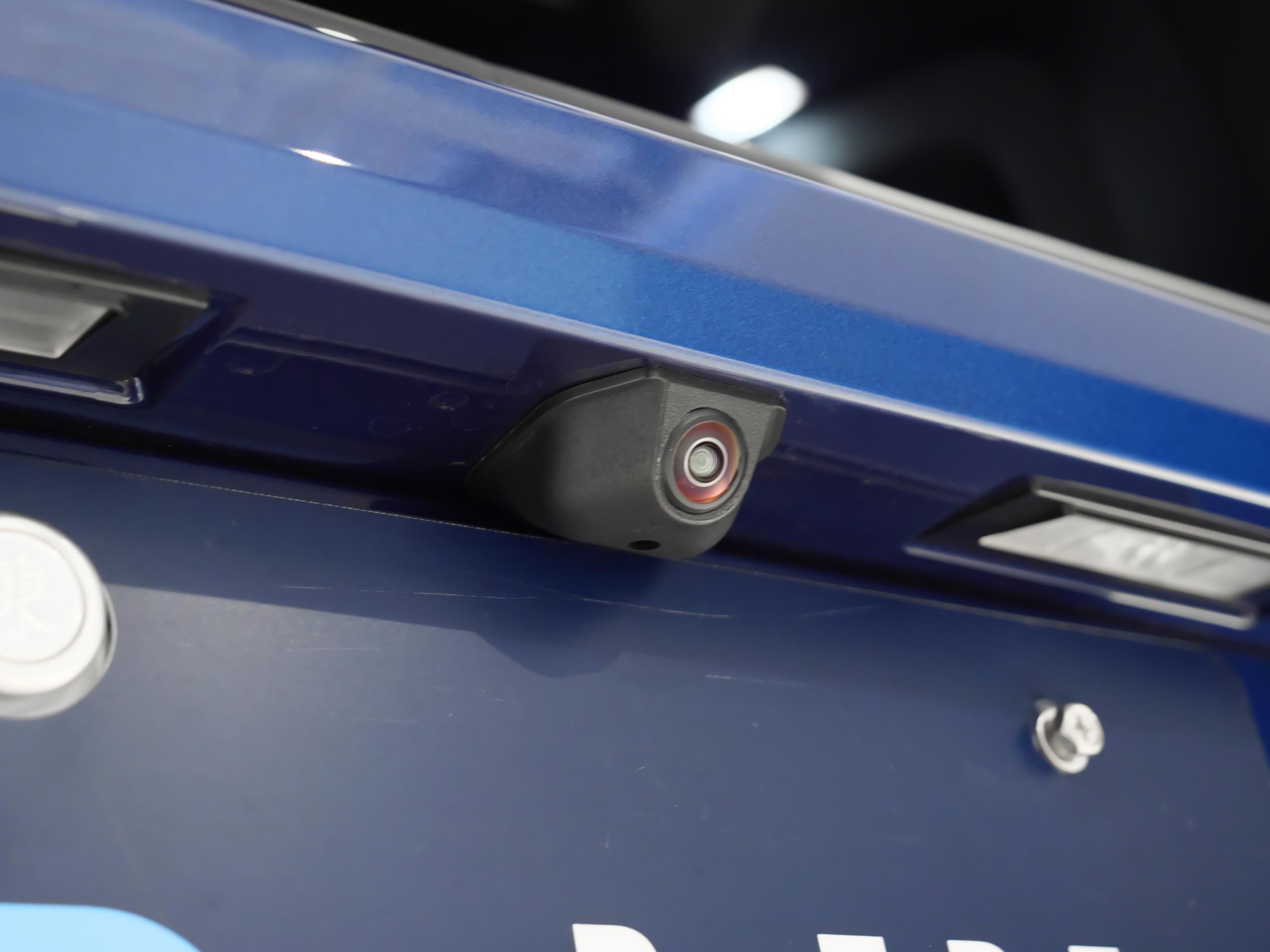 BMW アルピナ XD4 アルラット ファイトニックブルー リアカメラ