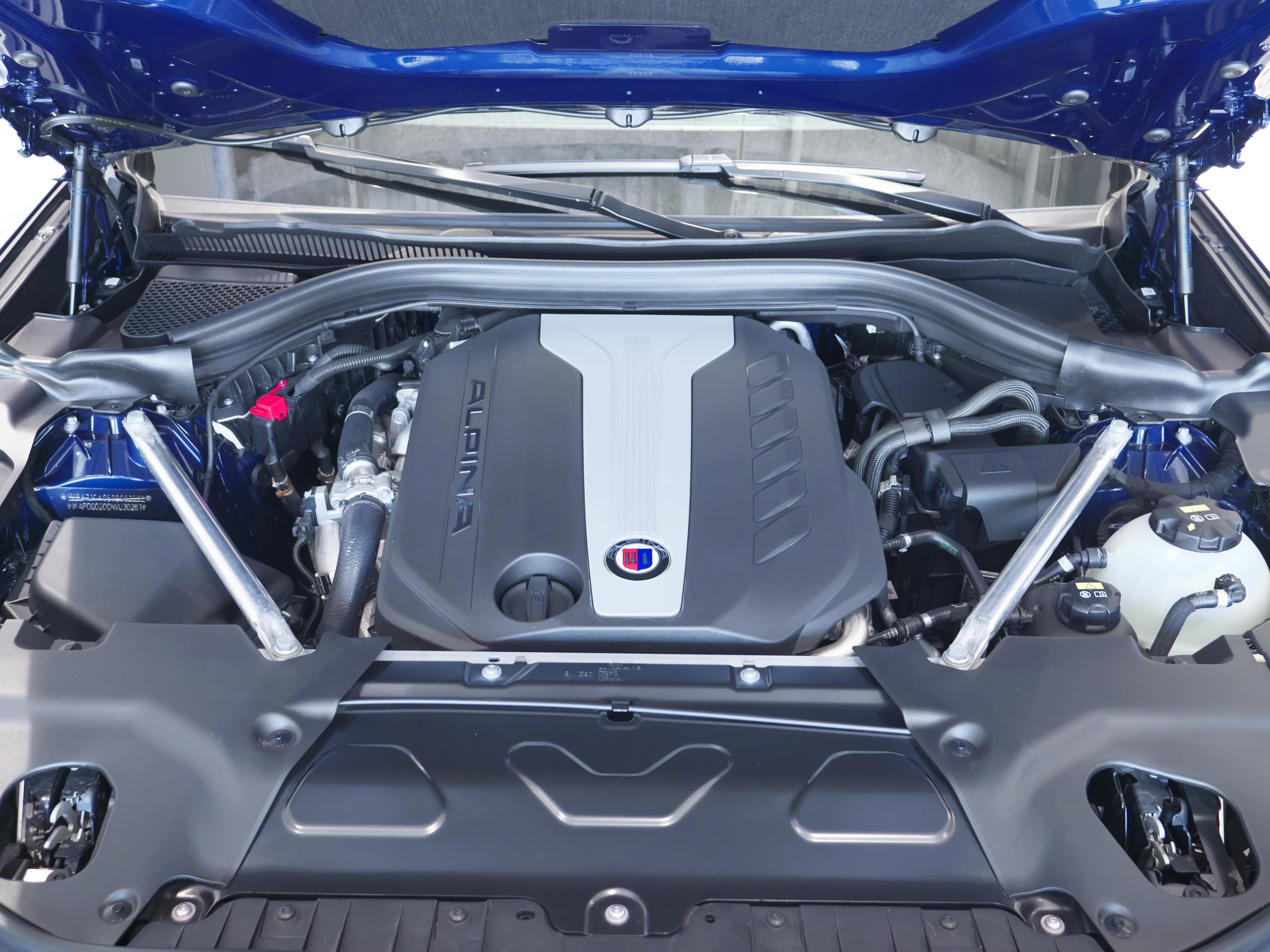 BMW アルピナ XD4 アルラット ファイトニックブルー エンジンルーム