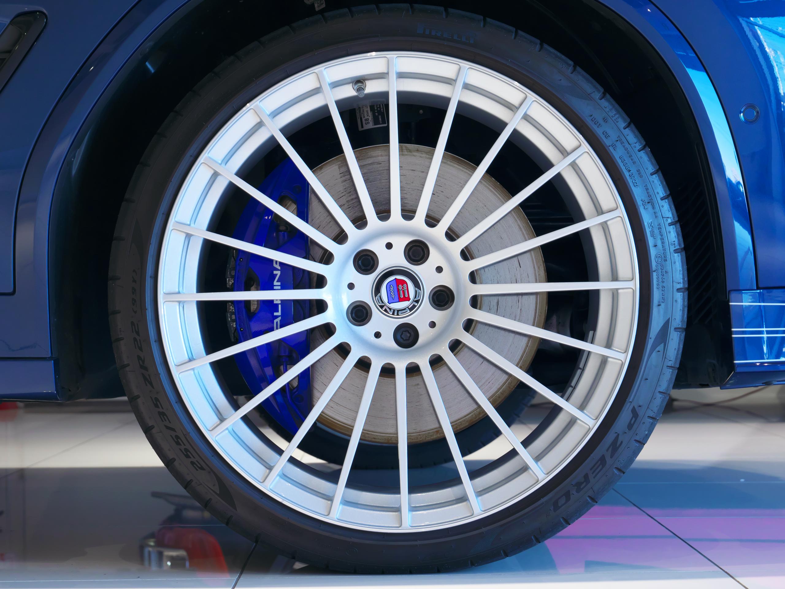 BMW アルピナ XD4 アルラット ファイトニックブルー 右フロントホイール